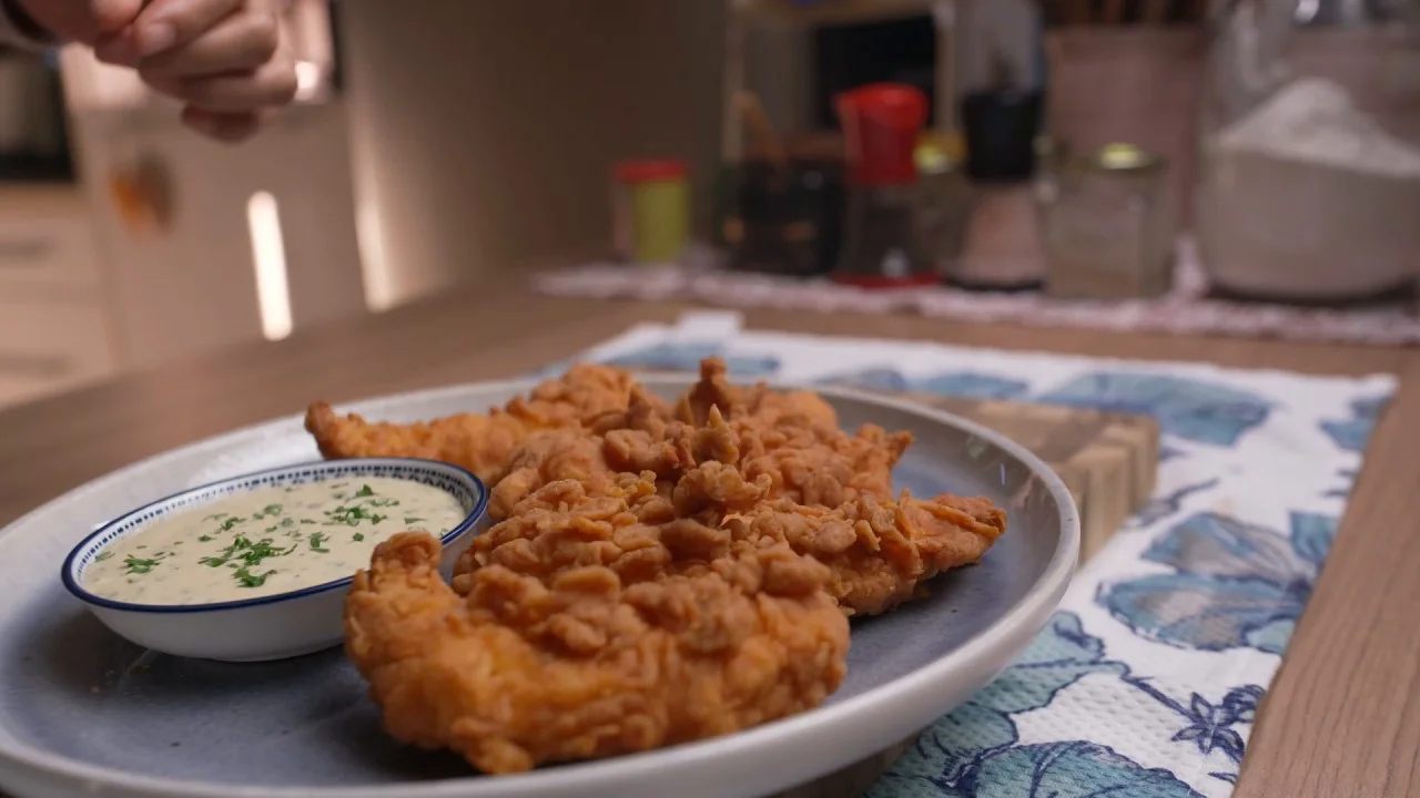 Chicken tenders rangup dihidang bersama sos pencicah
